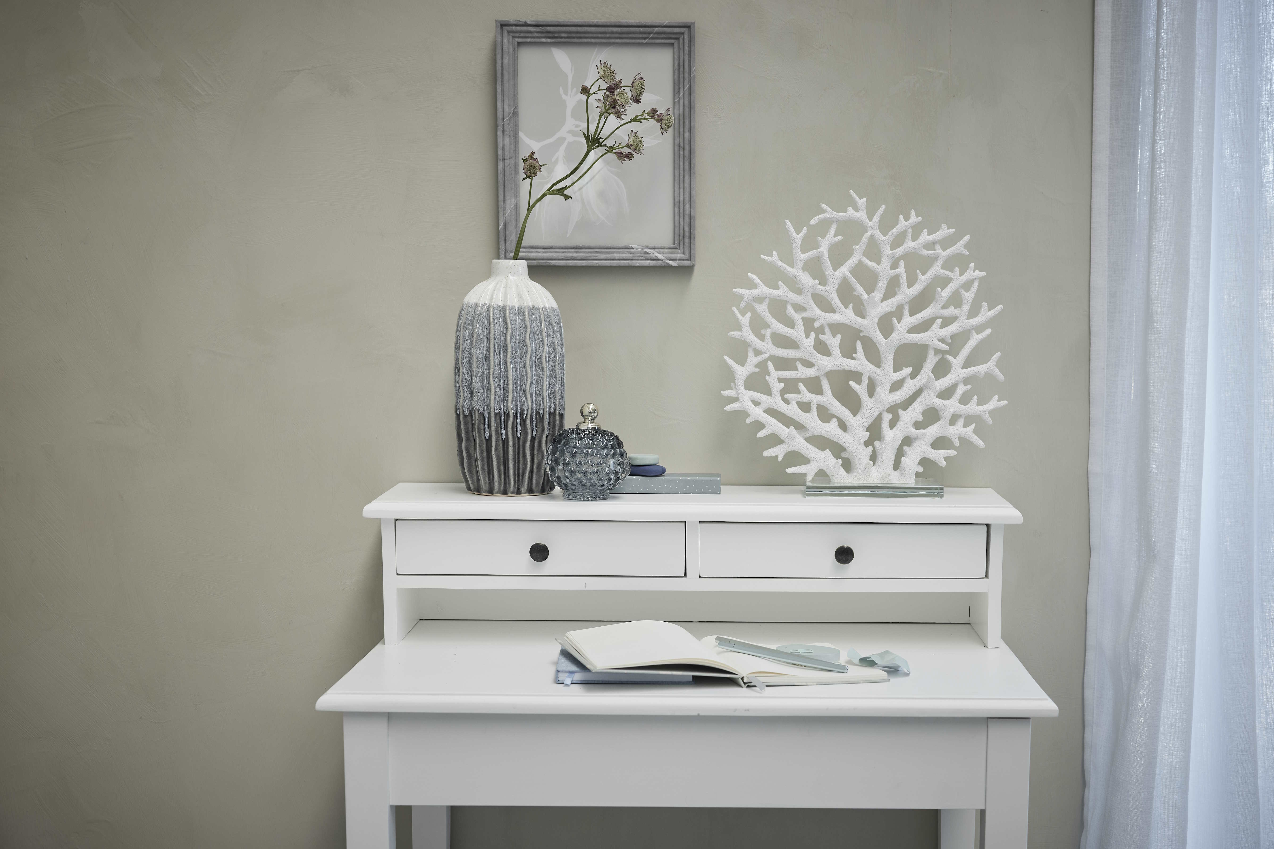 BIALE_BIURKO_SEKRETARZYJ_WAZON_DODATKI_DO_SALONU_FIGURKA_STOLIK_LENE_BJERRE_POLSKA_SKLEP_DESIGNBYWOMEN